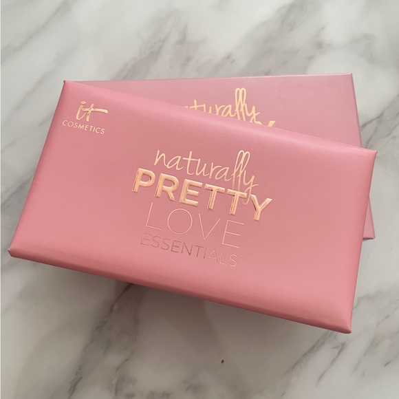 it cosmetics Other - IT Cosmetics Naturally Pretty Essentials - Luxe Eyeshadow Palette